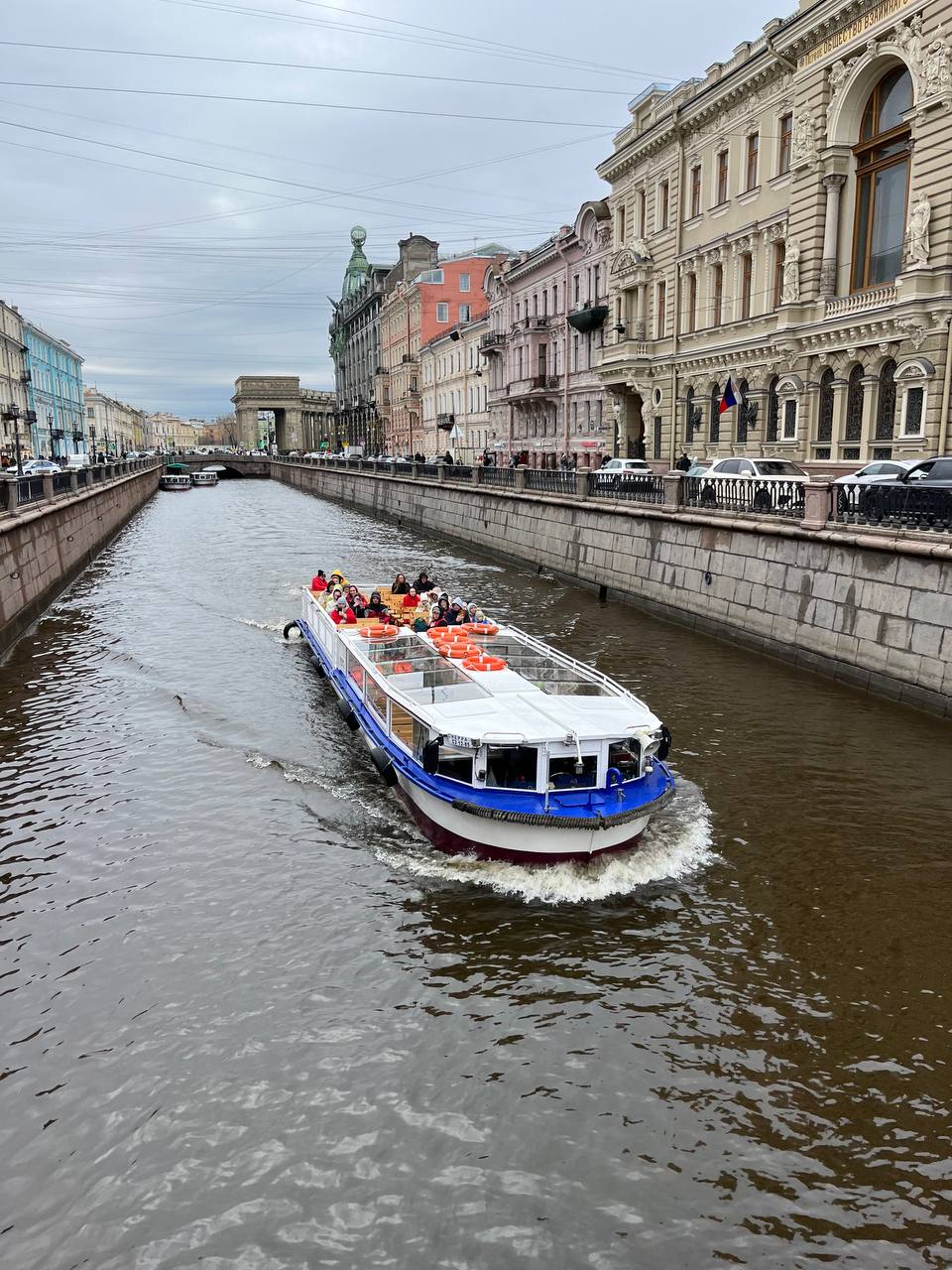 На фото набережная Санкт-Петербурга